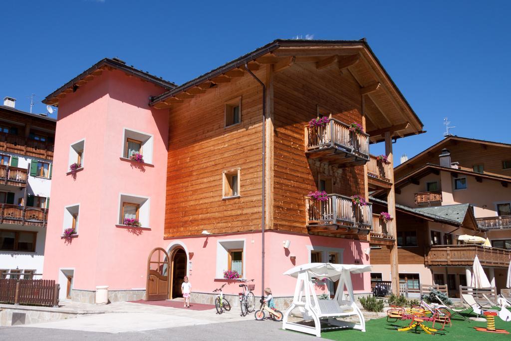 Bio Hotel Villa Cecilia Livigno Exteriör bild