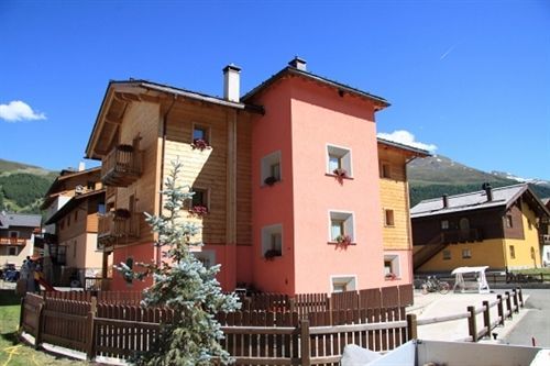 Bio Hotel Villa Cecilia Livigno Exteriör bild